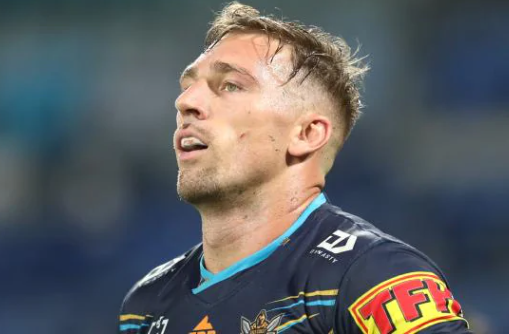 FOXNRL's tweet photo. BREAKING

The Queensland government has moved to stand down three NRL players over the flu-shot debacle

https://t.co/UF3msnxHZk https://t.co/ZkIOicmTtQ
