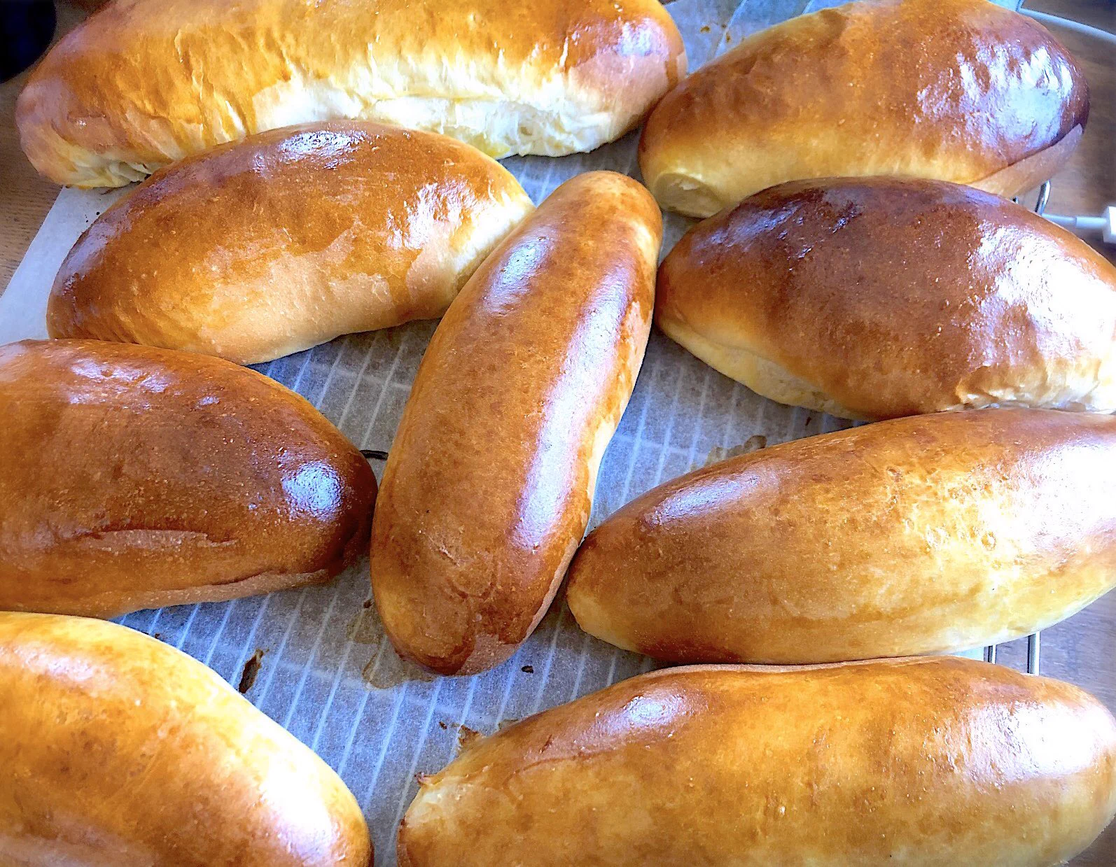 @ore825 シャウエッセン食べたなって
さっき
ホットドッグ用のパン焼きました🥖 