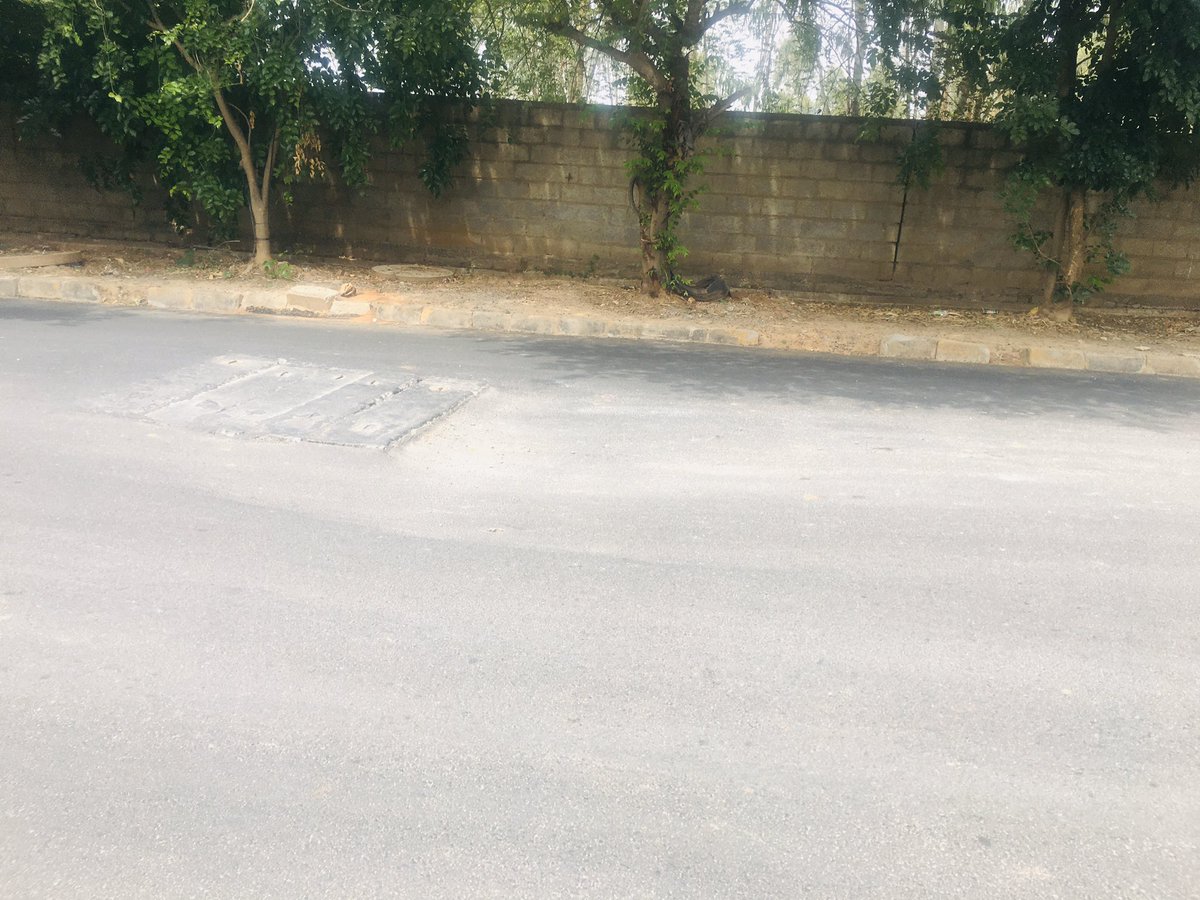 Dkhallirising's tweet photo. The newly tarred GearSchool road started sinking after 2 rains due to restoration wasn’t done properly.
We have waited painfully &amp; patiently for more than 2 years for this to be fixed for once &amp; all but seems not the case.
@ArvindLBJP @BBMPCOMM @BBMPSWMSplComm https://t.co/fIyPenEAtT