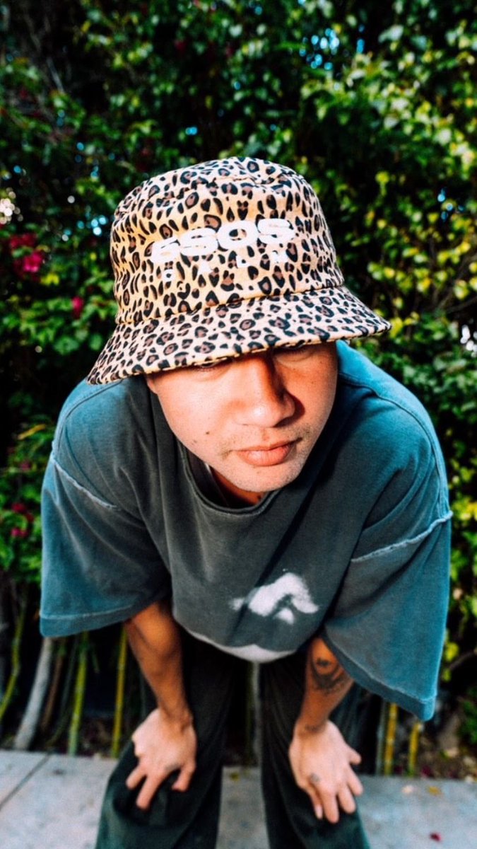 CTHESNY's tweet photo. calum hood                  calum hat https://t.co/fn7NOmQ0WX