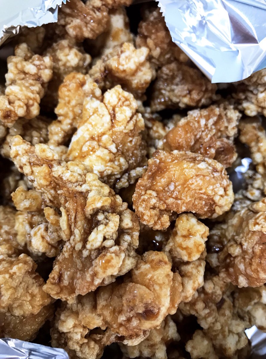 KChinuenim's tweet photo. 🍗ไก่ทอดเกาหลี ร้านขวัญใจ เด็กเอแบคบางนา เราตามมาเปิดในกรุงเทพฯแล้วหน่าคร้า😆 สามารถสั่งตรงกับทางร้านได้ที่เบอร์ 0897992926 หรือไลน์ @koko.swu หรือจะสั่งผ่าน Lineman, Get, Foodpanda ก้อได้ค่ะ😊
#koreanfriedchicken #delivery #streetfood #koreanstreetfood #ไก่ทอดเกาหลี #สตรีทฟู๊ด https://t.co/MobtJ2REn9