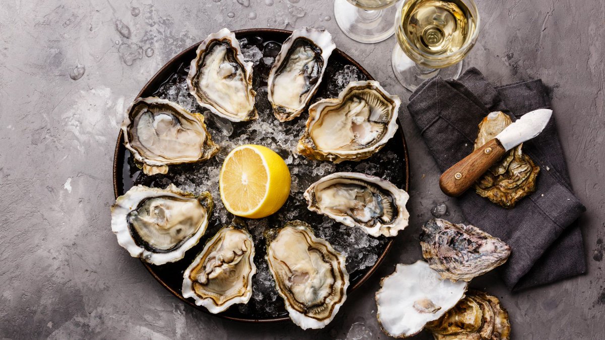 AusLoire's tweet photo. Go ahead, name a better pair than oysters &amp; Muscadet… we'll wait!
.
📸 https://t.co/lrq84r3X0h
.
#loirevalleywines #wine #drinks #winetime #drink #instawine #loire #loirevalley #vino #australia #delicious #perfectmatch #winepairing #winematching #muscadet #oysters #seafood https://t.co/cc7LsuXRyL