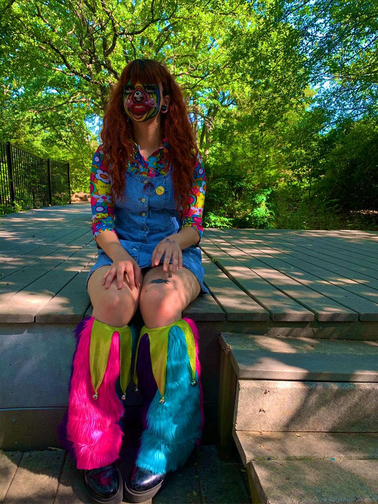 jazzythegreat0's tweet photo. Lmao imagine ur walking a park &amp; run into this, wyd? https://t.co/25yQaNYR2u