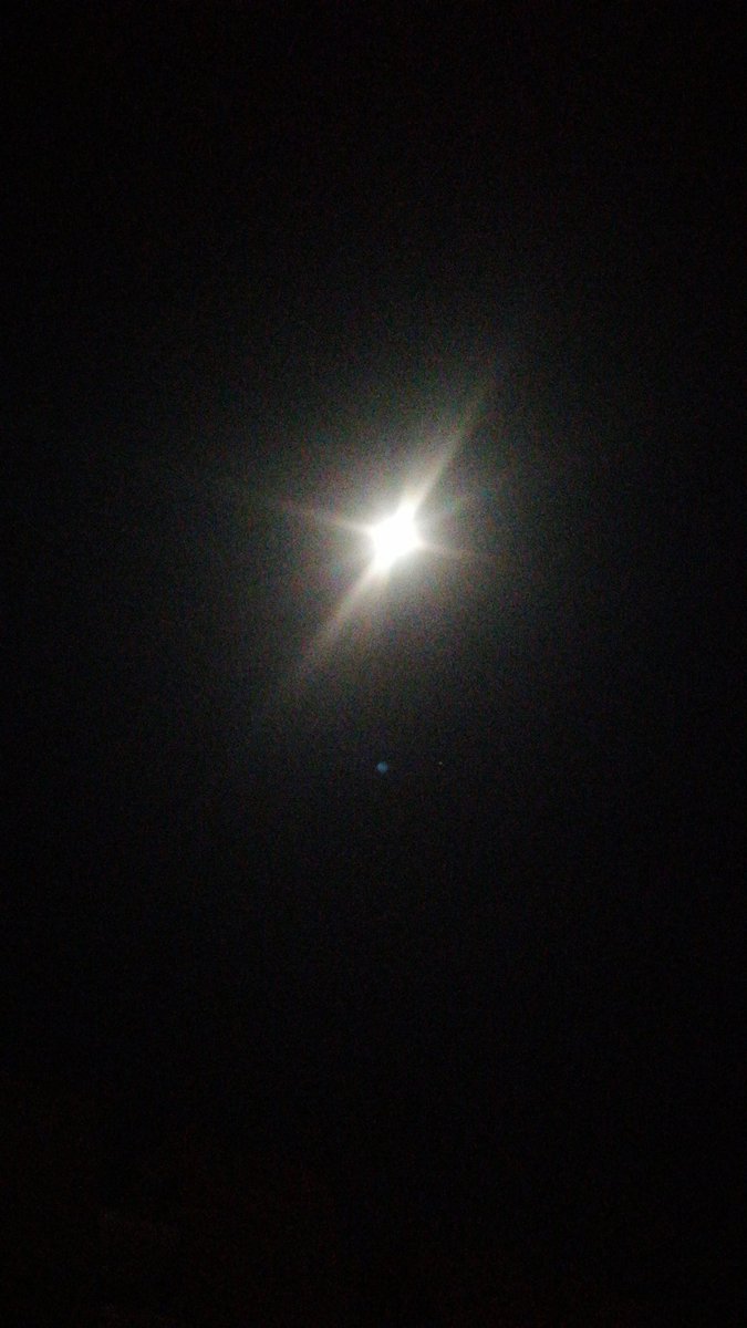 Vjsa007's tweet photo. I ♥️ Moon https://t.co/2zA2TASONl