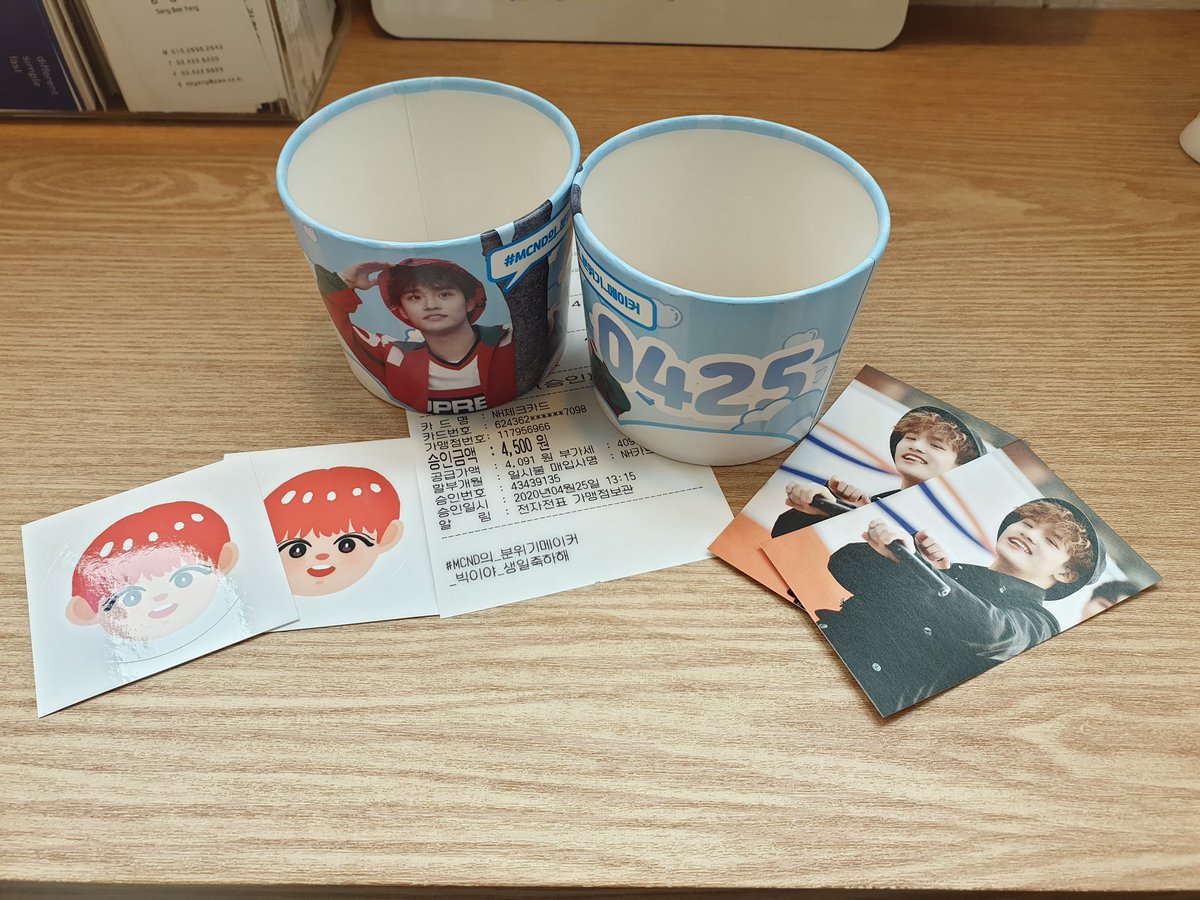 vitaminhees's tweet photo. GOOD DAY PH GEMS! 

@/DoubleFlat0425 will be giving us FREE birthday cupholders of BIC. She would just like to ask for a list so she can send us exact # of ch needed. 

If you are a PH gem and wants the cupholder, kindly comment your @ and a 👍🏻 sign. Thank you!

#MCND #BIC https://t.co/kn451X1rfW