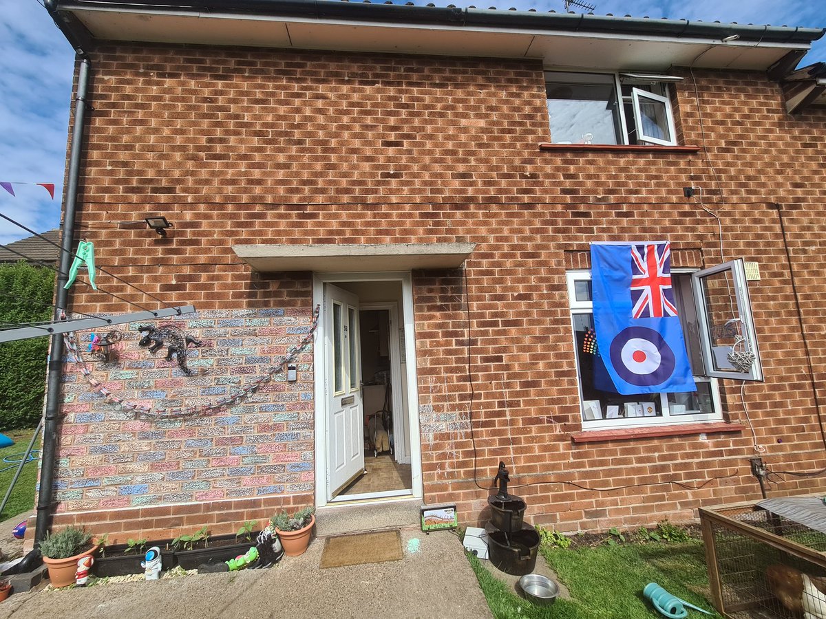 tinaleggitt's tweet photo. #VEDayAtHome #VEDay2020 #veday75 #RAF We are party ready 🥳 🇬🇧 #Victory75 https://t.co/TQZzuAXFFq