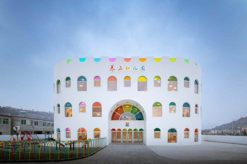 ArchDaily's tweet photo. Kaleidoscope Kindergarten / SAKO Architects https://t.co/Mj0gEYOlBs https://t.co/6qMdiai6TP