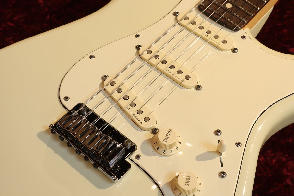 クロサワ楽器 G Club Tokyo メインアカウント On Twitter 中古入荷速報 Custom Shop製 Jeff Beck Stratocaster入荷 ロック式ペグ ローラーナット 2点式トレモロ ノイズレスピックアップとある意味最強スペックのストラトです どんなジャンルにも使える1