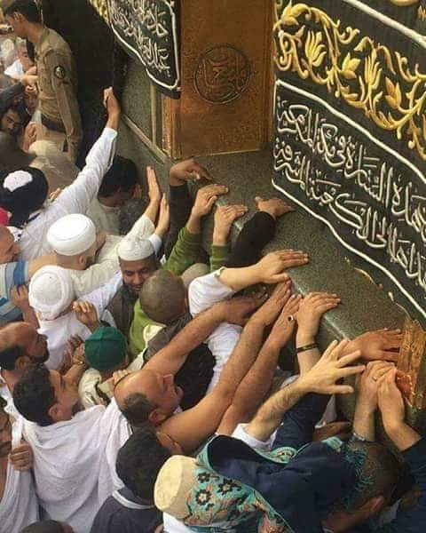 آنکھ  جب  گنبدِ  خضراء  کا  نظارہ  کر  لے
دم نِکل جائے میرا کاش درِ یارﷺکے پاس

💕 صَلَّی اللّٰہُ عَلَیہِ وَآلہ وَسَلّم