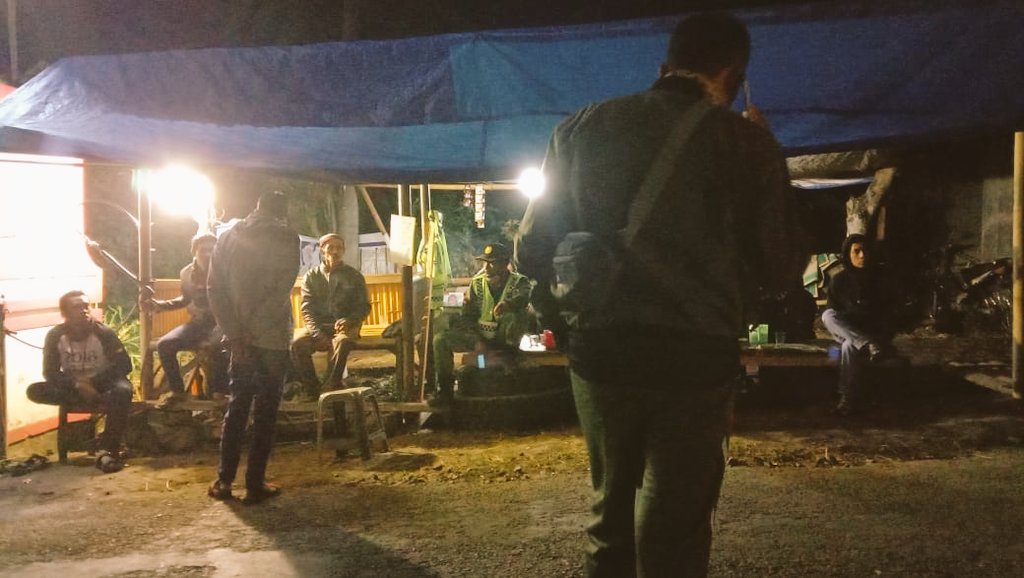 ArrdianDwi's tweet photo. Pencuri jadi tak terkendali, #PhysicalDistancing mulai terabaikan. https://t.co/30FWQ7MB8V