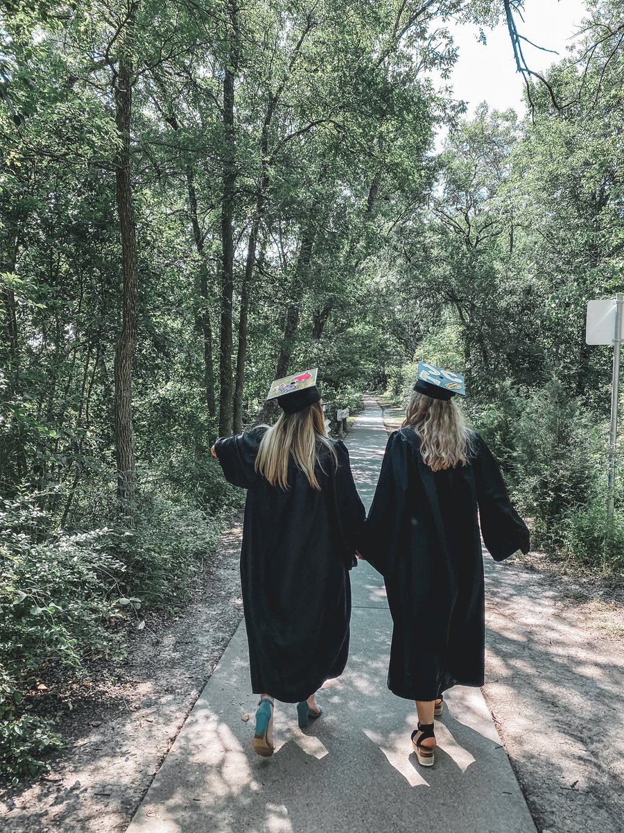 kayleighvenable's tweet photo. can’t wait to graduate with my bestfriend #250milestoofar 💛 https://t.co/9JIPDrjskd