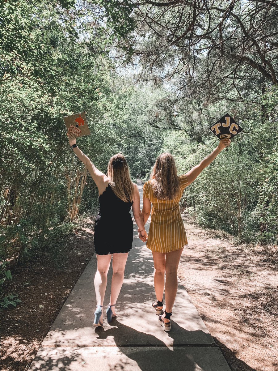 kayleighvenable's tweet photo. can’t wait to graduate with my bestfriend #250milestoofar 💛 https://t.co/9JIPDrjskd