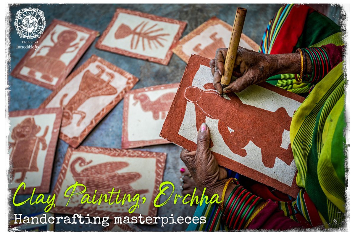 MPTourism's tweet photo. Ganj Gao in Orchha is home to artists who make rustic clay paintings. These paintings are a beautiful means to portray the artistry of their handwork. After lockdown, plan a trip to Orchha and buy these paintings &amp; add grace to your house interiors.
#MPTourism #StaySafe #StayHome https://t.co/2L0Ta6XuEn