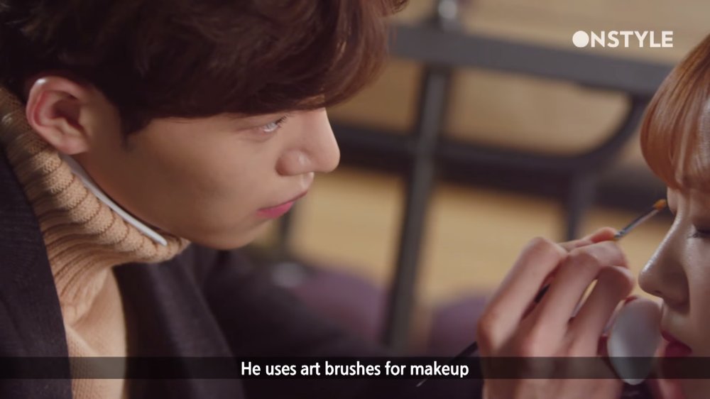 panwank01's tweet photo. เรื่อง Beautiology 101 8.5/10😍
เรื่องคือ นางเอกได้มาเรียนเกี่ยวกับ k-beauty ตอนเข้าคลาสเรียนคนที่ไม่แต่งหน้ามาครูก็จะเช็คขาด ซึ่งพระเอกก็เป็นคนที่แต่งหน้าเก่งมากแต่งโดยใช้แปรงเหมือนกับกำลังวาดรูประบายสี
เรื่องนี้ได้ความรู้เกี่ยวกับการแต่งหน้าด้วยจ้า🥰
#ซีรี่ย์เกาหลี #รีวิวซีรี่ https://t.co/Yb54qno7cP