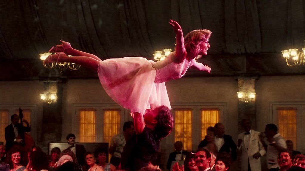GossipRoomOff's tweet photo. "The time of my life..." Bonne nouvelle pour tous les fans de ce film culte ! TF1 diffuse #DirtyDancing ce dimanche 10 mai à 21:05 🎶💕 https://t.co/yKQtWd9ViB
