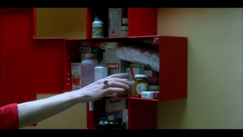 TheRealLilOs's tweet photo. ""He besado más botellas que personas y sinceramente, una resaca duele menos que un desamor" Charles Bukowski

La Flor de mi Secreto (1995, Pedro Almodóvar) https://t.co/FDd3ThIfK5