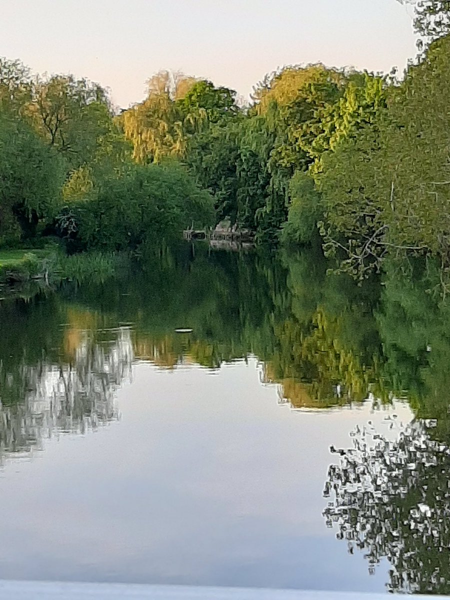 HuntsCops's tweet photo. We are extremely lucky in St Neots to have some great parks and green spaces for people to enjoy. Please say Hi when you see me out on patrol on my bike. #StaySafe #PCDAN #PedalPatrol https://t.co/4nXcfIpPWF