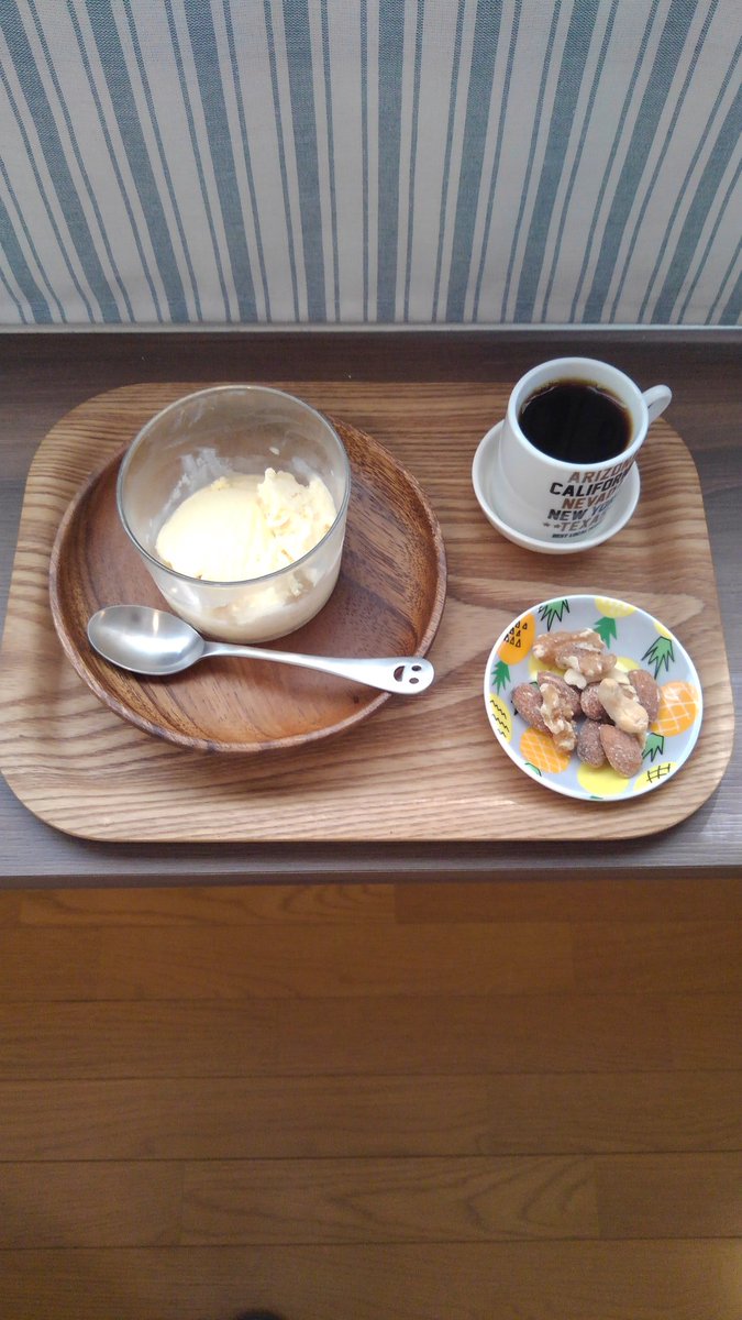 komamecoffee's tweet photo. 初夏の新メニュー「こまめアフォガード」贅沢にもハーゲンダッツバニラにこれまた贅沢にも濃い目にドリップしたキリマンジャロをかけて召し上がれ。
#アフォガード
#隠れ家カフェ
#狭山カフェ
#初夏のスイーツ https://t.co/2asfsrrY6z