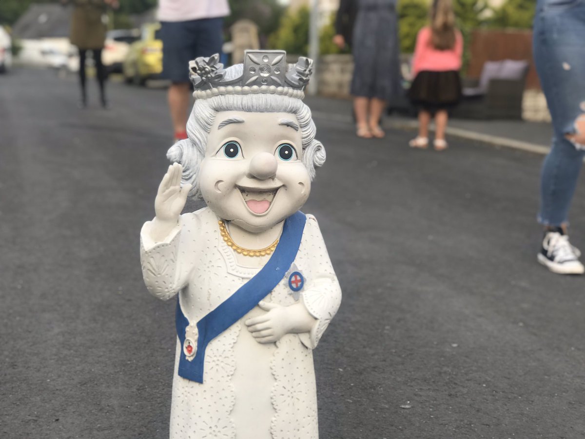 katehmedia's tweet photo. Coming up at 0725 on @GMB the ‘VE Day dance’ on a street in North Wales to mark #VEDay75 #VEDay2020 These residents have been dancing daily together whilst keeping a safe distance from one another @peteonsound @JeffMediaSat1 https://t.co/AwCPIJyHGE