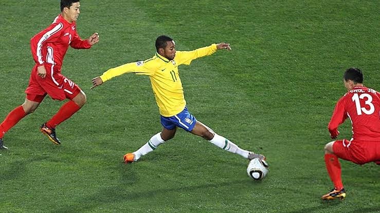 WHO IS THE MOST SKILLFUL DRIBBLER?- Ricardo Quaresma- Cristiano Ronaldo - Robinho- Neymar Jr