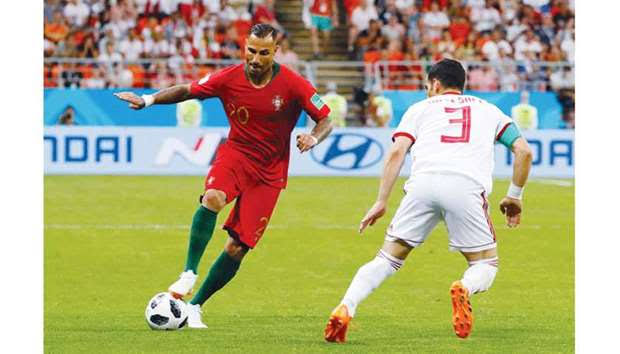 WHO IS THE MOST SKILLFUL DRIBBLER?- Ricardo Quaresma- Cristiano Ronaldo - Robinho- Neymar Jr