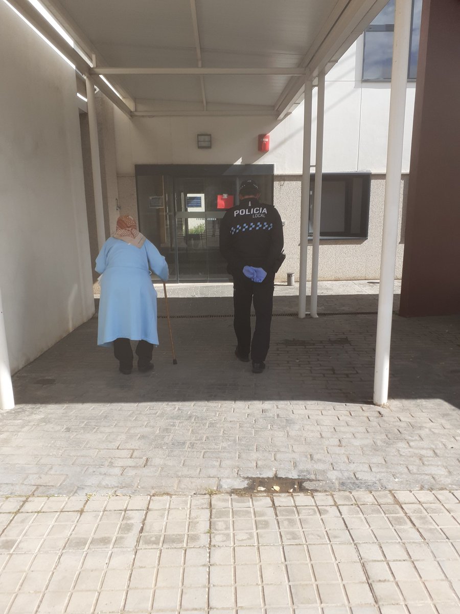 La Policía local apela al cumplimiento de la norma en las salidas a la calle. 
En la última semana sólo ha habido avisos por incumplimiento pero avisan a los vecinos que comenzarán a ejecutar actas de denuncia. 
Durante la cuarentena se han cursado un total de 115 denuncias.