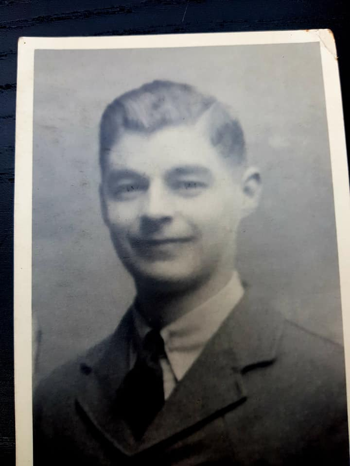 AntheraDevon's tweet photo. #VEDay75 today is the 75th anniversary of the end of war in Europe. My uncle William Henry Uriah Dolley, was shot down and killed in April 1940 trying to save Europe from tyranny. #ThankYou for your sacrifice Bill, #LestWeForget
#WellMeetAgain #VEDay #VE75 https://t.co/tPCHBk7YBr