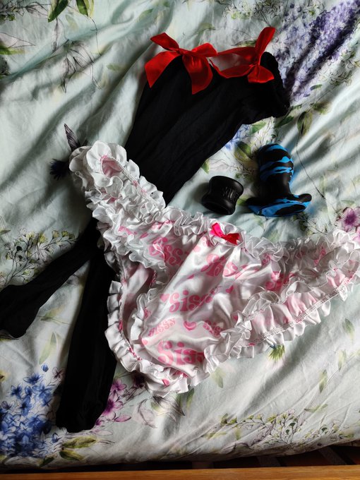 Ssshhhh 😈. My Sissy Dolly has just gone for a shower so I have got her essentials out before we go for<a href="/tag/bdsmcommunity"class="tags"><span>#bdsmcommunity</span></a><a href="/tag/bdsmlifestyle"class="tags"><span>#bdsmlifestyle</span></a><a href="/tag/sissydream"class="tags"><span>#sissydream</span></a><a href="/tag/si"class="tags"><span>#si</span></a>
