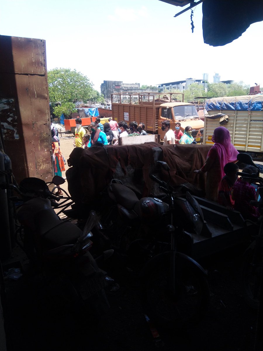 ANANDPRATAPMALL's tweet photo. If you can't control public then don't distribute the food. Mumbai-10
@aajtak @narendramodi @sardanarohit https://t.co/1F6fKOTPaE