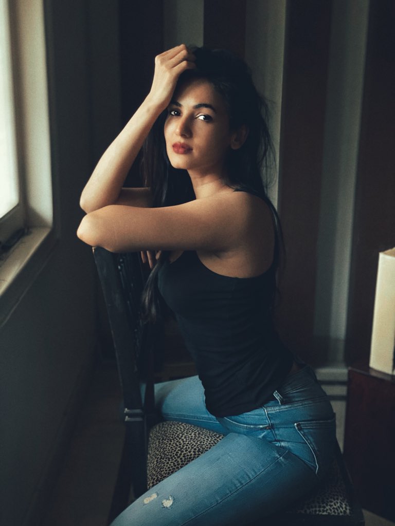 sonalchauhan7's tweet photo. So come, Run away with me ....
I have packed all our dreams.... Within my eyes.... ๐ค
~ @shambhavisinha20897
.
.
.
.
.
.
.
#sonalchauhan #photography #love #magic #poetry #suncaressed #sun #magichour #positivevibes #miracles #denim #friday #StayHome #staysafe #CoronaWillEndSoon https://t.co/qDk3FakA3z