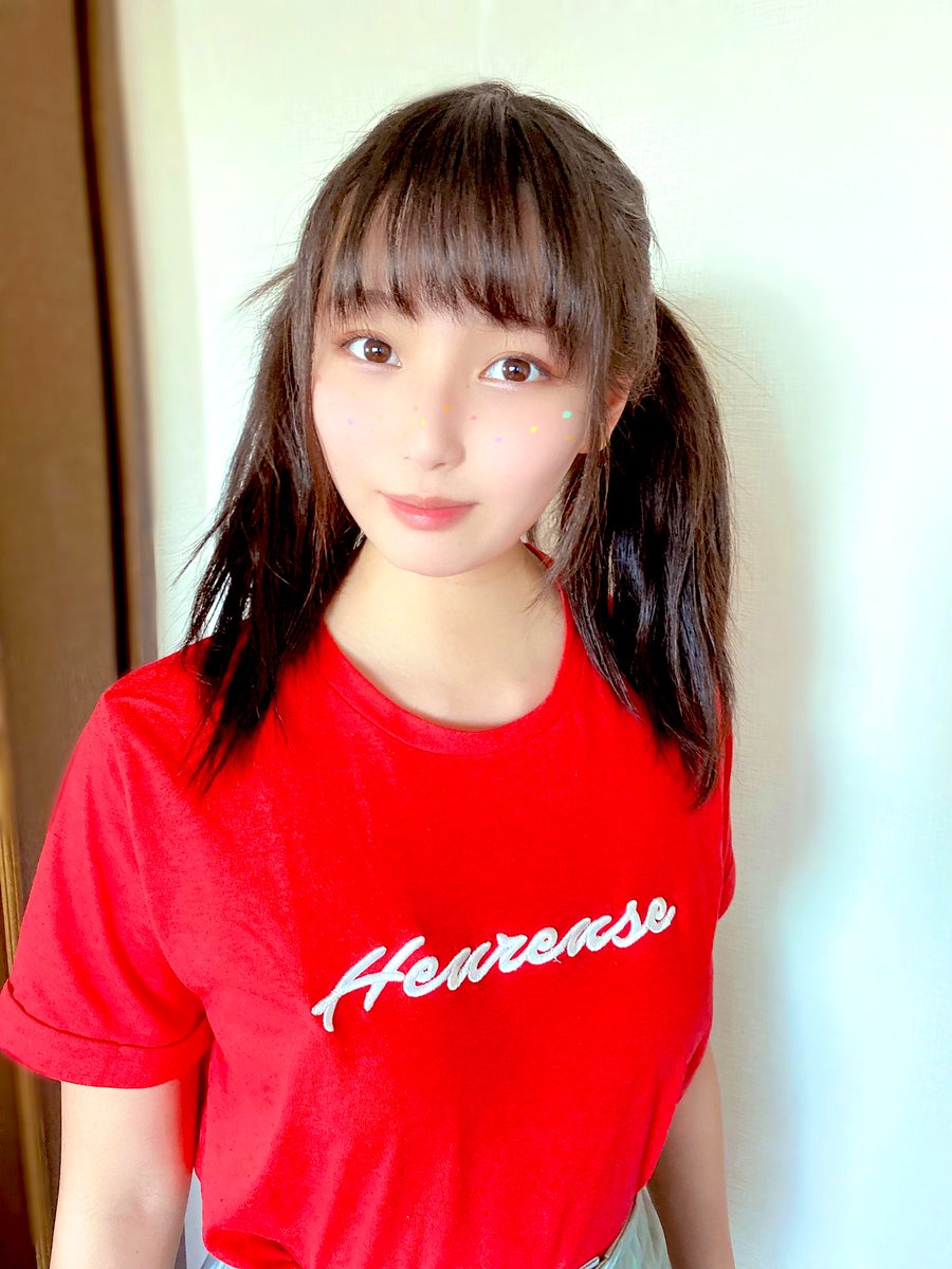 安井南 Na Tviteru たまにはカラフルなそばかすがあってもいいよね そしてみなみは発見した 普通のカメラで撮っても 後ろを程よくぼかしたら その瞬間高級カメラになるということを Yes みーちゃん 高いカメラとか怖くて持てない 女子高生 赤 カラフルな