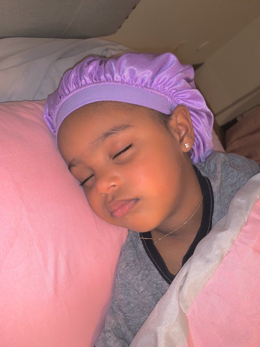 DaishaaS's tweet photo. Sleeping beauty 👑 https://t.co/GpKxLbJuG0