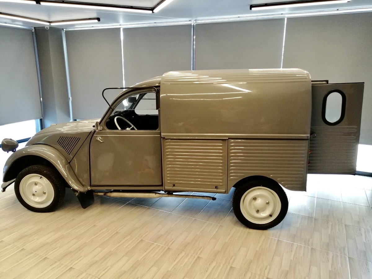 ahmetore's tweet photo. Klasik araç sevenlere İstanbul’da 1953 Citroën 2CV 👉🏻 https://t.co/bvomFLpa7j #Citroen #2CV #Citroen2CV https://t.co/w6zwxFKxnx
