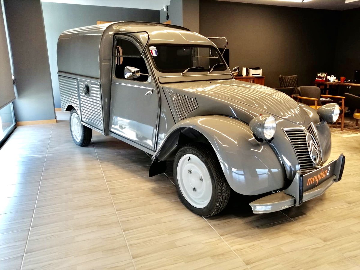 ahmetore's tweet photo. Klasik araç sevenlere İstanbul’da 1953 Citroën 2CV 👉🏻 https://t.co/bvomFLpa7j #Citroen #2CV #Citroen2CV https://t.co/w6zwxFKxnx