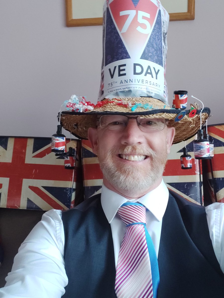 #yoo2be 
#moogiesmedia 
#athena 
Friday morning Networking Meeting with our friends at Yoo2be.  Happy VE Day everyone.👏👏🌈🌈👍
#respect 
#VEDay