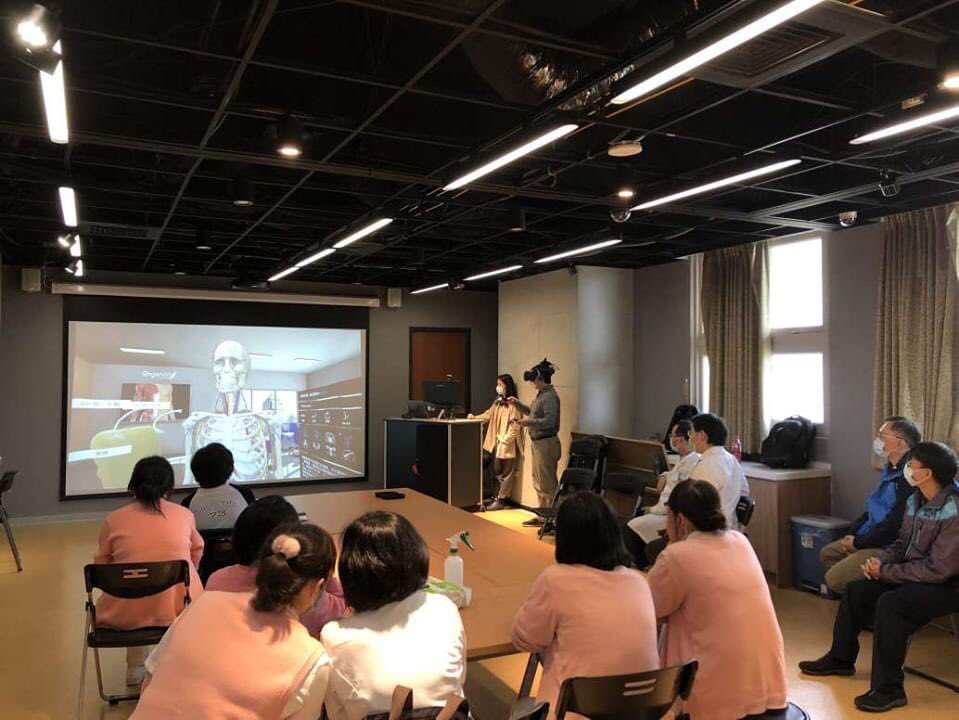 3Dorganon's tweet photo. #3DOrganon is a great tool for clinical skills training. Great example is the VR OSCE center in Taichung Veterans General Hospital in Taiwan. #HTC #DeepQ #medicaleducation #clinicalskills #OSCE #vrtraining #3dorganon #meded #medicalschool #immersivelearning #traditionalchinese https://t.co/Sc0Xn8upAa