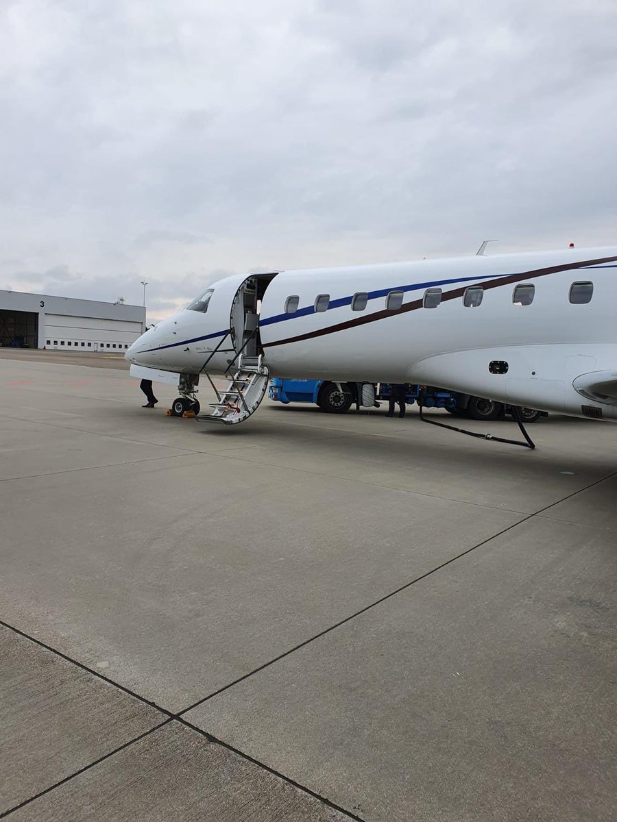 MennoSwart's tweet photo. Asperge express! Deze privé-jet bracht seizoenswerkers naar MST 🇳🇱 vanuit KIV 🇲🇩 (Moldavië) ✈️

🛩 PH-DWS @Embraer ERJ 145 #JNL112 
07.05.2020

#avgeek #planespotting #aviation #EmbraerStories #embraer #WeAreAviation https://t.co/iwOSnECNEN