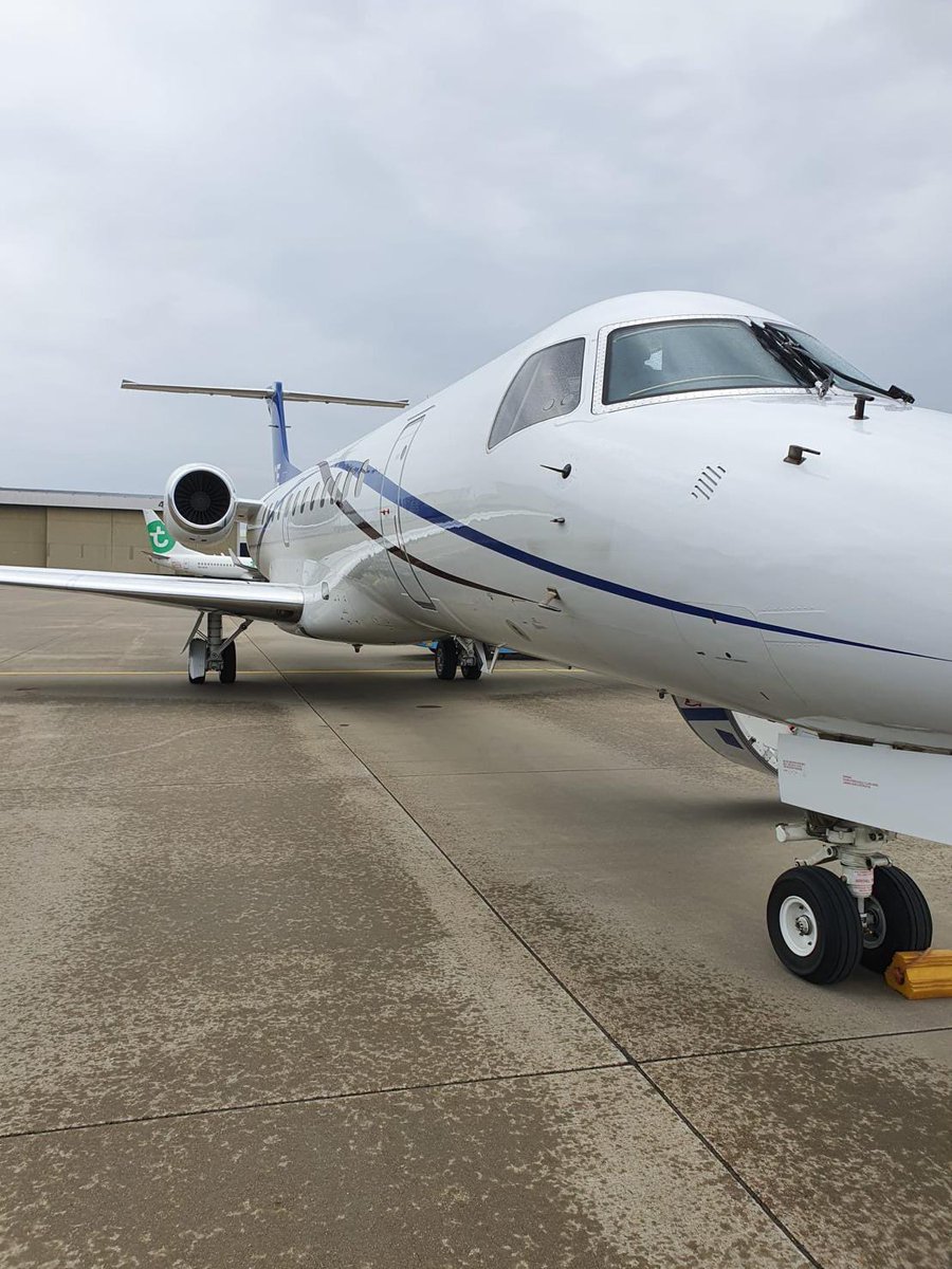 MennoSwart's tweet photo. Asperge express! Deze privé-jet bracht seizoenswerkers naar MST 🇳🇱 vanuit KIV 🇲🇩 (Moldavië) ✈️

🛩 PH-DWS @Embraer ERJ 145 #JNL112 
07.05.2020

#avgeek #planespotting #aviation #EmbraerStories #embraer #WeAreAviation https://t.co/iwOSnECNEN