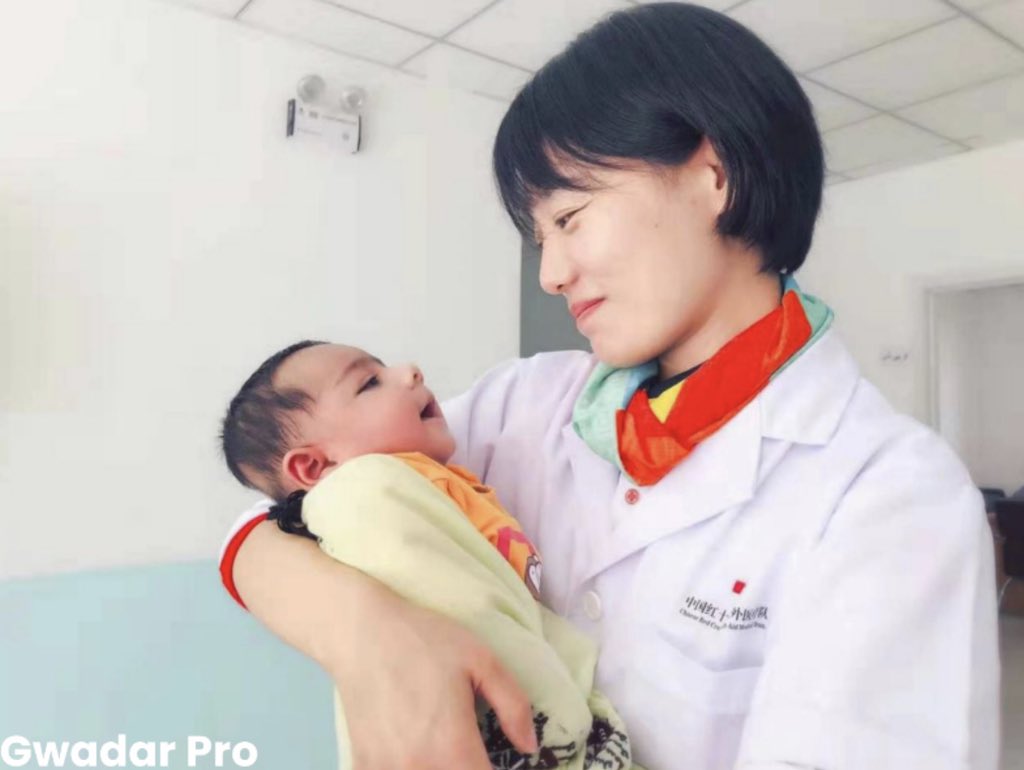 Gwadar_Pro's tweet photo. #WorldRedCrossDay2020 
Funded by #ChineseRedCross, China-Pakistan Fraternity Emergency Care Center has been providing medical backup to investors and those same services free to #Gwadar residents.  
Let's celebrate their work at this special occasion!
#KeepClapping👏 @ifrc https://t.co/VyizTSgnEz