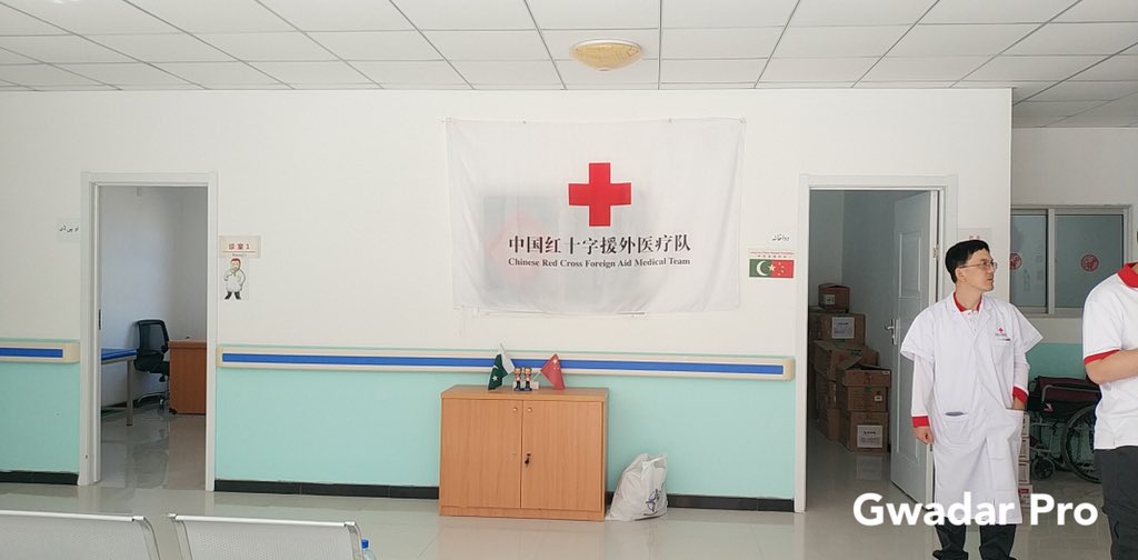 Gwadar_Pro's tweet photo. #WorldRedCrossDay2020 
Funded by #ChineseRedCross, China-Pakistan Fraternity Emergency Care Center has been providing medical backup to investors and those same services free to #Gwadar residents.  
Let's celebrate their work at this special occasion!
#KeepClapping👏 @ifrc https://t.co/VyizTSgnEz