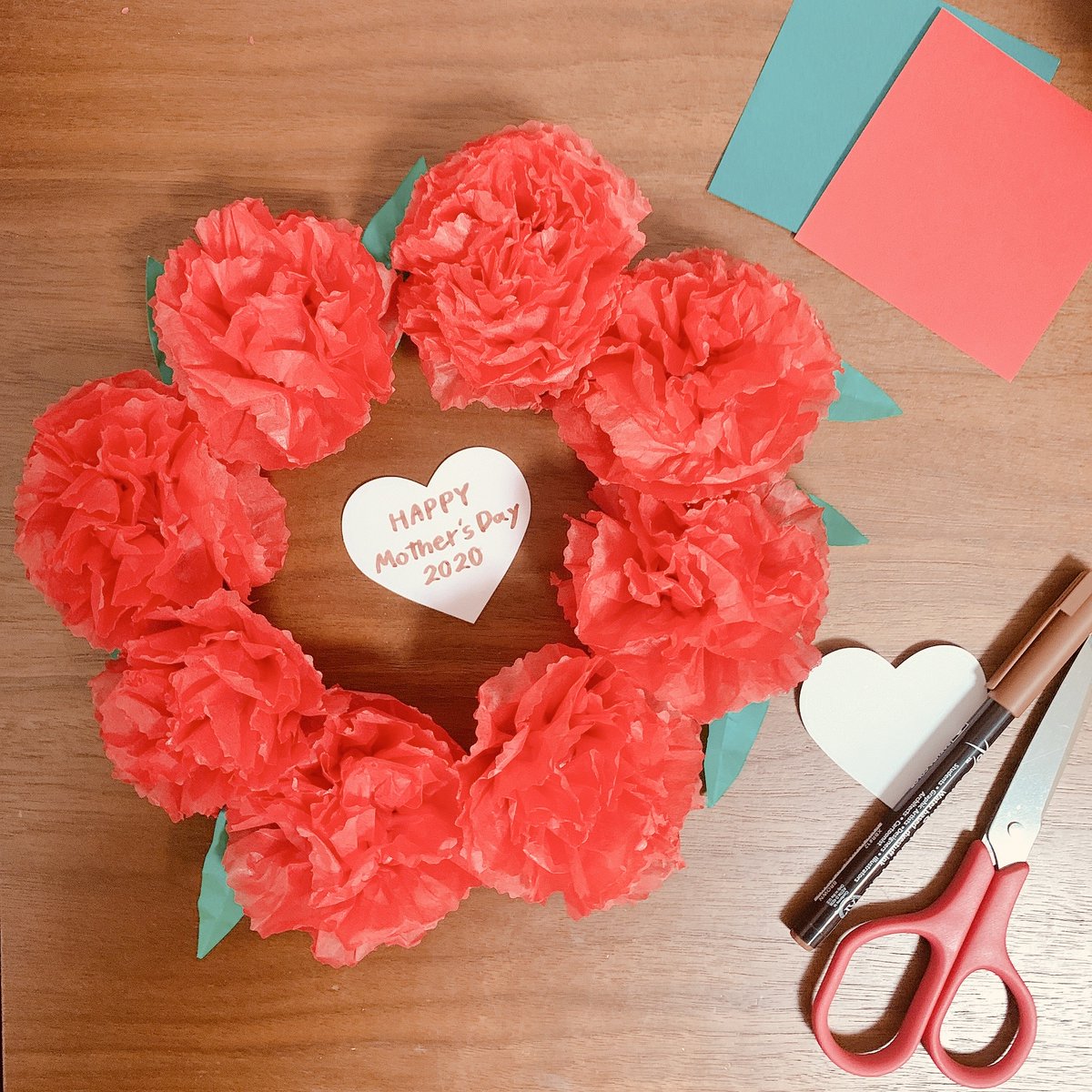 Twitter 上的 エデュース 公式 今週末は 母の日 ですね 私はお花紙でカーネーションのリースを作ってみました お家時間 を使って 今年は手作りギフトを贈っても素敵です おすすめの材料や製作のアイデアも載せているので ぜひ母の日特集もご覧になって