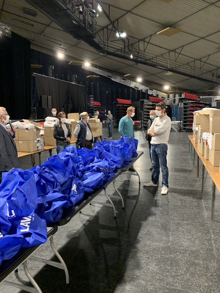 GuesnePierrick's tweet photo. La distribution des masques sur @Laval_la_Ville va débuter. @lamayenne #MayMasque https://t.co/SyDBI8OcyU