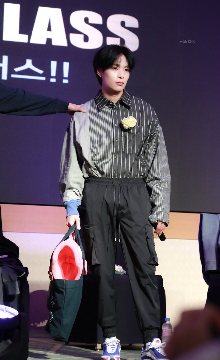knk_with tweet picture