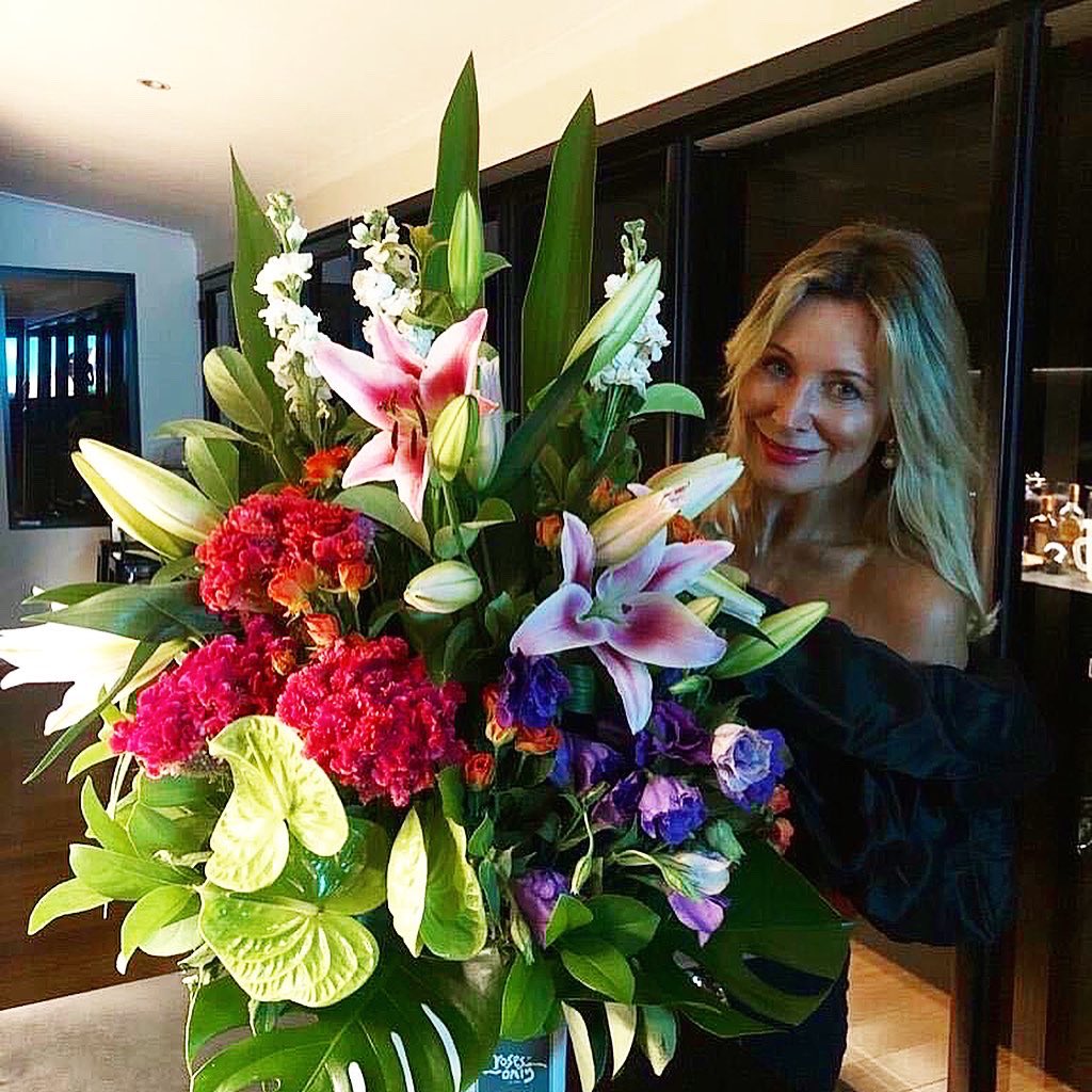 SharonWilliams_'s tweet photo. Oh my goodness I so love my team! Thank you, thank you! Beautiful birthday bouquet for me! π₯³ππ€©ππ₯°π #birthday #bouquet #taurusteam @taurusmarketing https://t.co/ctxSqwDj2R