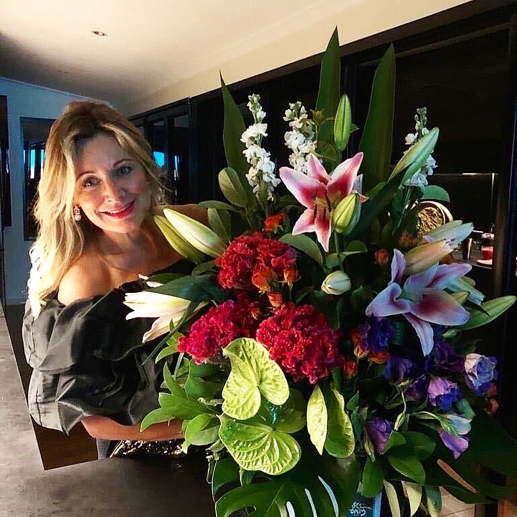 SharonWilliams_'s tweet photo. Oh my goodness I so love my team! Thank you, thank you! Beautiful birthday bouquet for me! π₯³ππ€©ππ₯°π #birthday #bouquet #taurusteam @taurusmarketing https://t.co/ctxSqwDj2R