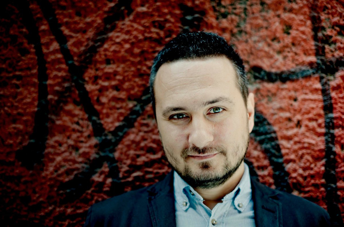 Sevgili Seyfi Teoman'ı ölümünün sekizinci yılında özlemle anıyoruz.
İlk uzun metraj filmi "Tatil Kitabı"nın senaryosunu anısına sizlerle paylaşıyoruz:
bit.ly/TatilKitabi-se…