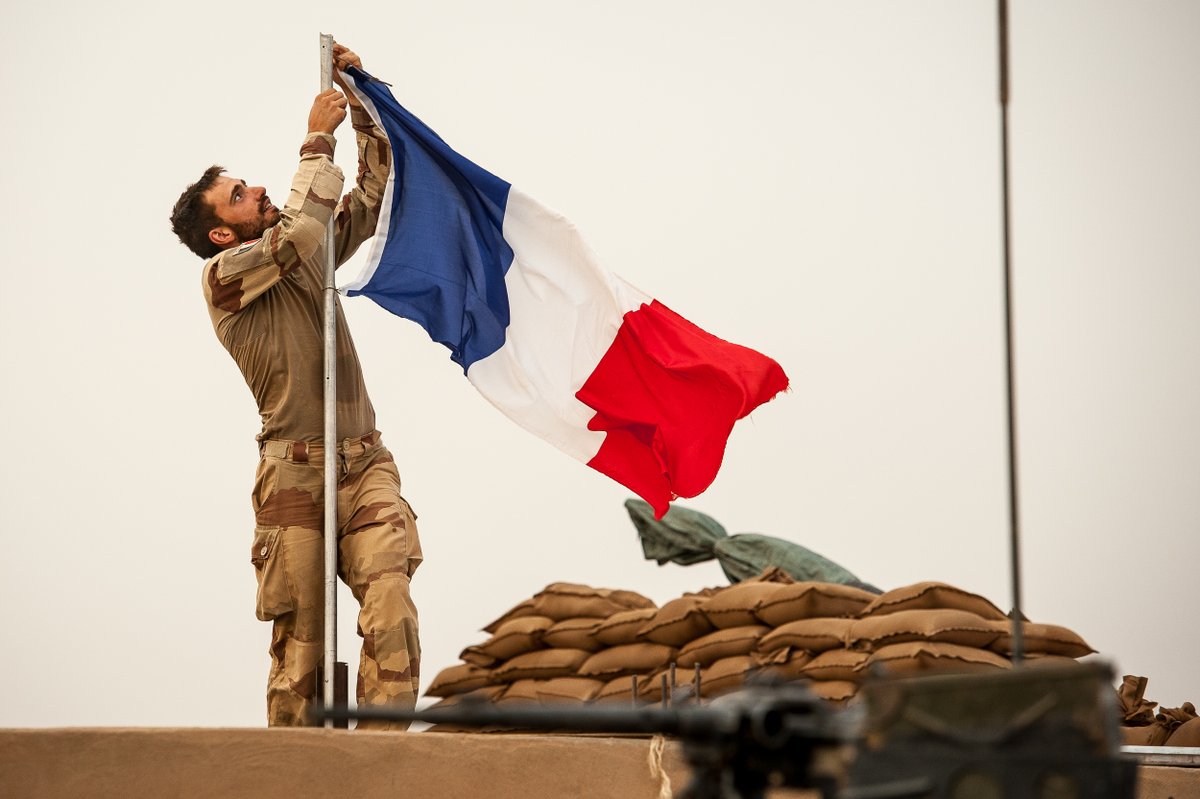 armeedeTerre's tweet image. [#8Mai1945 🇫🇷 #8Mai2020] Un jour qui marque le 75e anniversaire de la victoire des Alliés et la fin de la #WWII.

Associez vous aux commémorations en arborant ou en pavoisant les couleurs nationales 🇫🇷