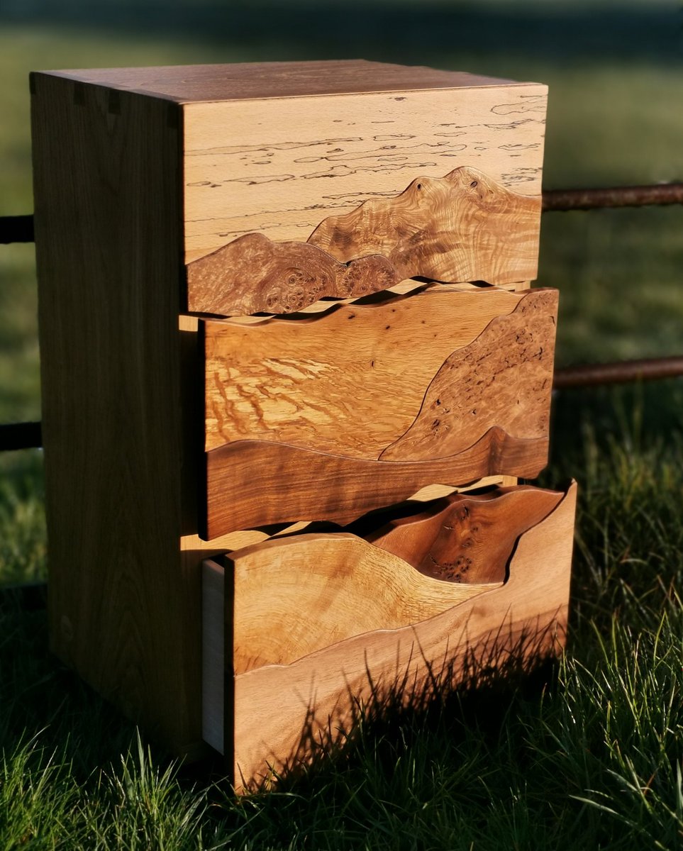 With the drawers open😉
#furniture #lakelandfells #LakeDistrict #cumbria #bespokefurniture #bringtheoutsidein #cabinetmaker #woodwork #furnituremaker #interiordesign