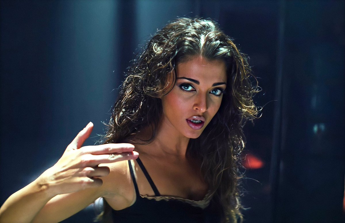 RJ Ira on Twitter: &quot;Sunehri- the golden girl. Jo ki rehti andheri mein hain lekin sochti hain Amsterdam, Australia, America even… &quot;