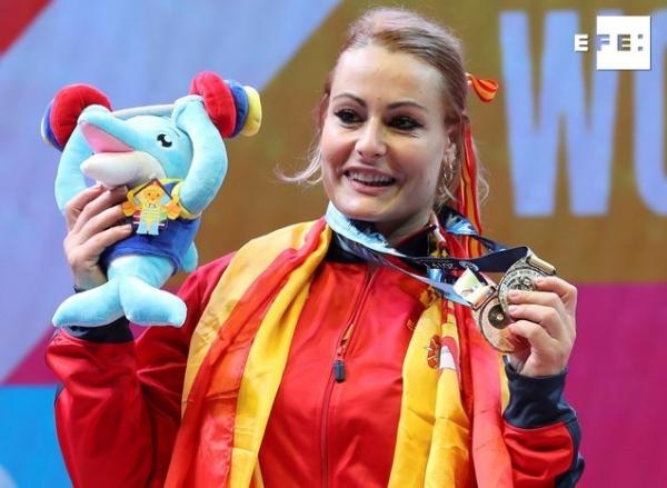 EFEnoticias's tweet photo. ENTREVISTA | Lydia Valentín: "De mayor quiero ser feliz, con eso me conformo"

@lydikit tiene un oro, una plata y un bronce en tres Juegos Olímpicos distintos, a la espera de redondear en 2021 en Tokio una carrera excelsa

Por @Lucia_Santiago_
https://t.co/Uw2bG0hYIS https://t.co/i4KyB8aIIE